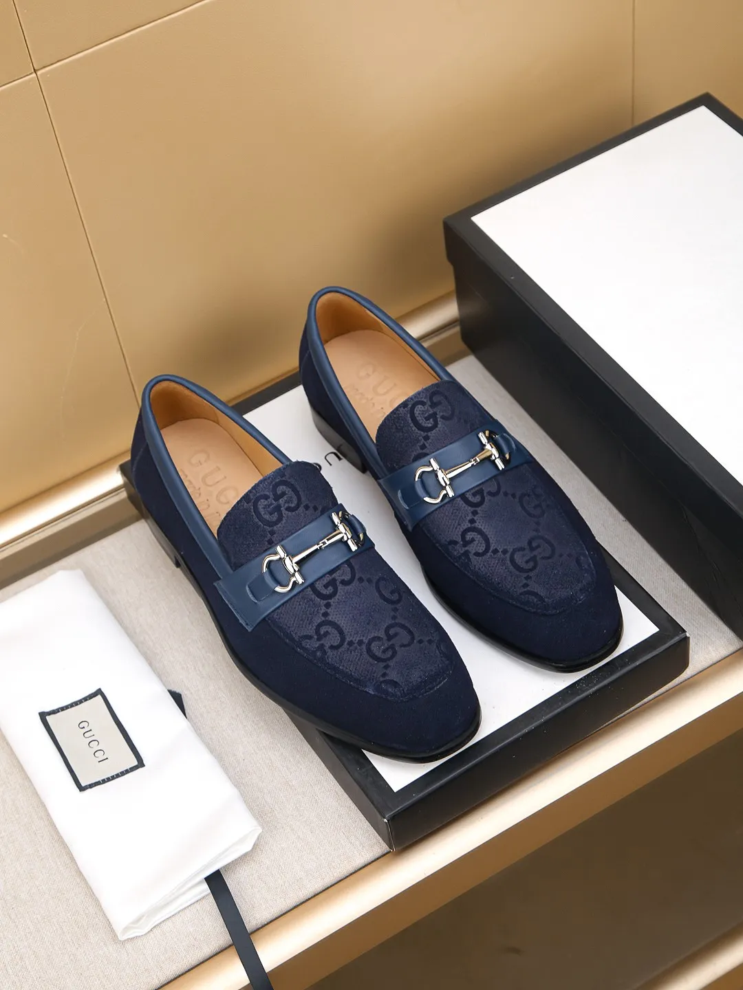 Men's men's shoes 💰460 🆘【GUCCI】Gucci ·🐂里· Hot-selling beanie shoes, top brand luxury, top quality, latest fashion beanie shoes.. The upper is made of original high mercerized smooth cow suede. (Full top layer water-dyed 🐂 leather and lining). The original stylish and stylish soft rubber wear-resistant and non-slip outsole is light and comfortable on the foot, available in 2 colors! Matching code: 39-44 (customized at 38.45.46.47)